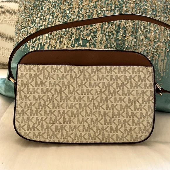 Michael Kors | Jet Set Logo Crossbody | LIKE NEW - Picture 5 of 6